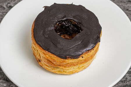 Шоколадный пончик