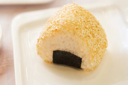 Онигири с грибами