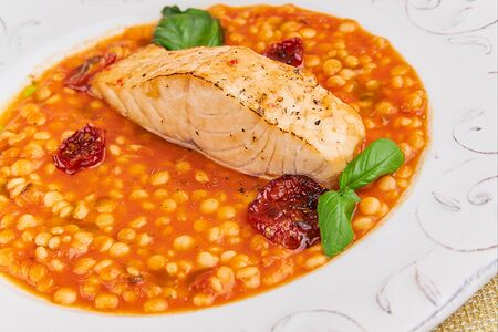 Лосось гриль с пастой птитим