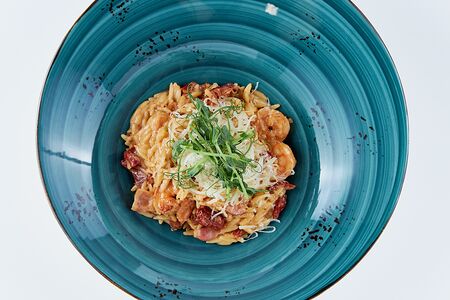 Ризони с беконом и креветками