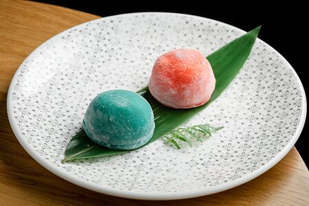 Моти с клубникой и голубикой