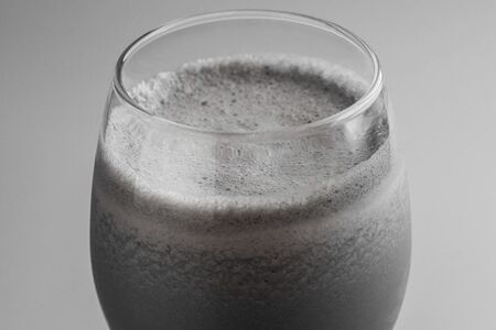 Чёрный молочный коктейль