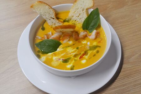 Крем-суп пряный с креветками