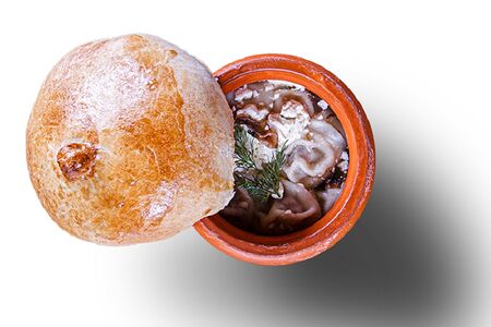 Пельмени с грибами в горшочке