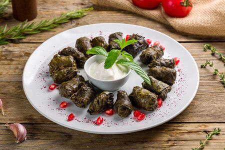 Долма с винoградными листьями