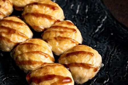 Ролл запечённый с тунцом