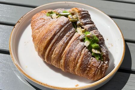 Круассан фисташковый