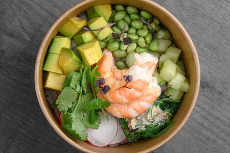 Поке с креветкой и соусом ахи