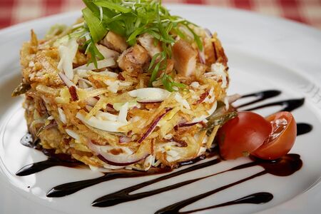 Салат с цыпленком и картофелем пай