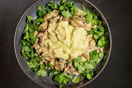 Бефстроганян с пюре