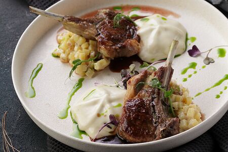 Каре ягненка с соусом порто и картофельным ризотто