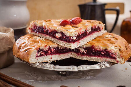 Пирог с клубникой