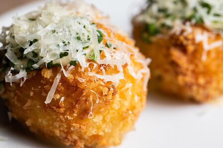 Картофельные крокеты с цыплёнком и трюфельным айоли