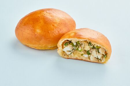 Пирожок Яйцо, зеленый лук