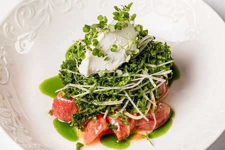 Кейл, томаты и греческий йогурт