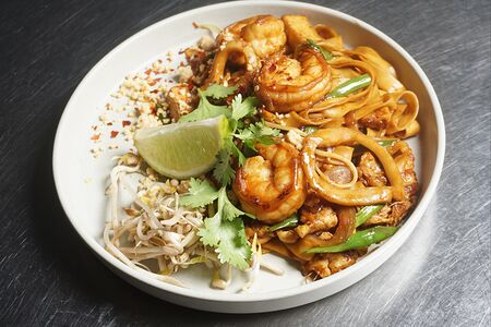 Вок Пад тай с морепродуктами