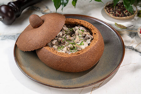 Бефстроганов с грибами в ржаном хлебе