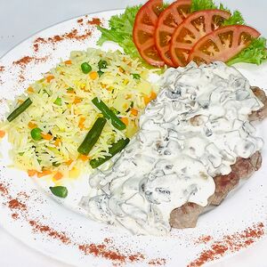 Свиные медальоны в грибном соусе