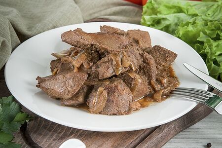 Печень свиная, жаренная с луком