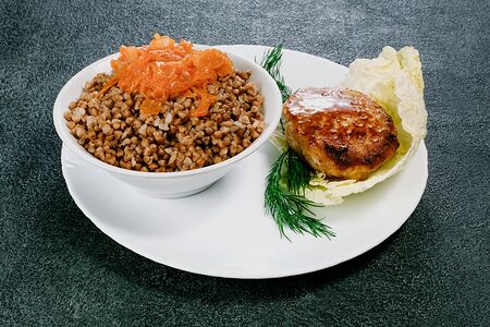 Котлета куриная с гречневой кашей