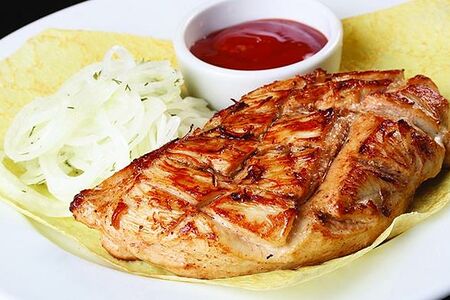 Стейк из куриноuj филе на мангале 