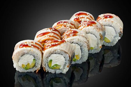 Ролл с угрем и такуаном