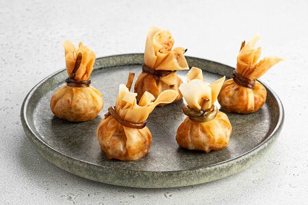 Жареные пельмешки с креветкой (5 шт)