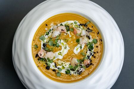 Тыквенный крем-суп с креветками