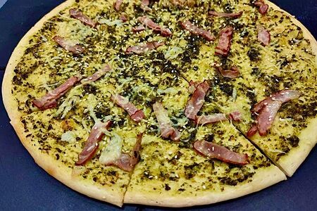 Фокачча с соусом песто