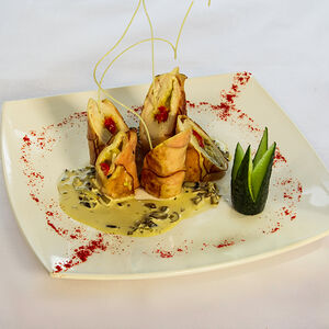 Филе птицы в панчетто с грибным соусом