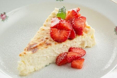 Сметанник с ягодами