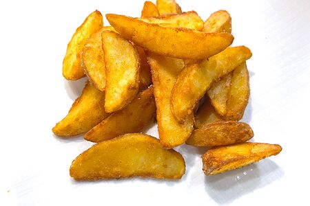 Картофельные дольки с сырным соусом