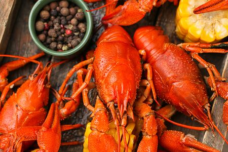 Раки с кукурузой и картофелем