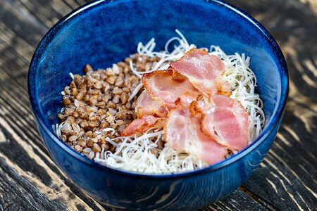 Каша гречневая с беконом и пармезаном