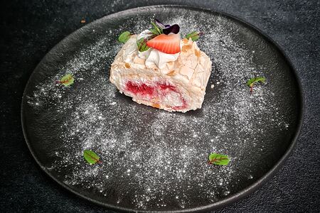 Меренговый рулет