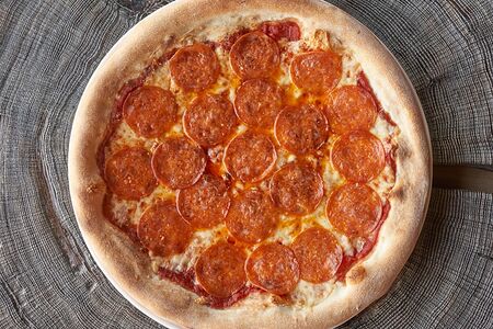 Пицца Салями-пепперони