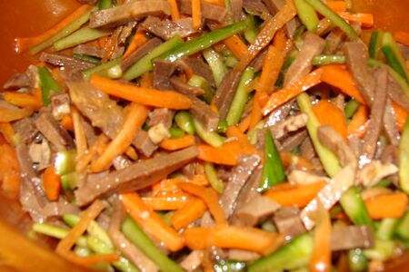 Салат с языком в соевом (большая порция)