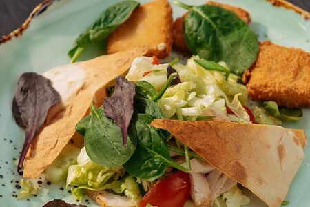 Салат с адыгейским сыром