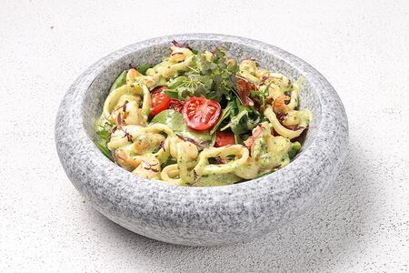 Теплый салат с морепродуктами