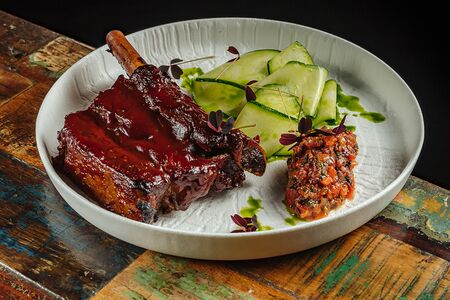 Ребро быка с соусом Вьерж