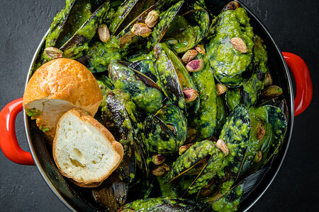 Мидии в фисташковом соусе