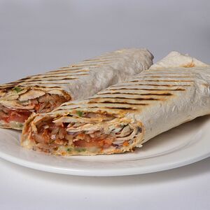 Шаурма куриная в тандырном лаваше