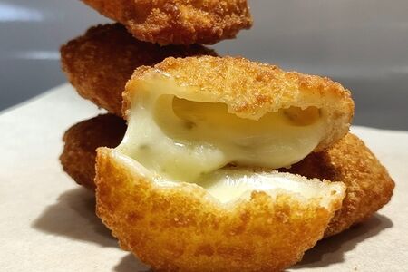 Сырные медальоны с халапеньо