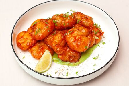 Хрустящие креветки в имбирном BBQ