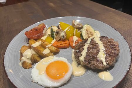 Бифштекс по-английски с овощами-гриль