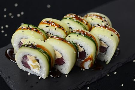 Томаму с тунцом и огурцом