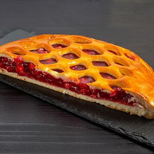 Пирог с брусникой и яблоком 