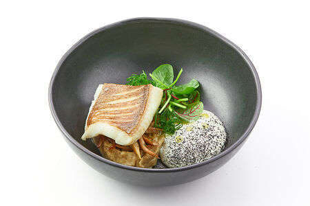 Палтус с трюфельным пюре и сливочным муссом