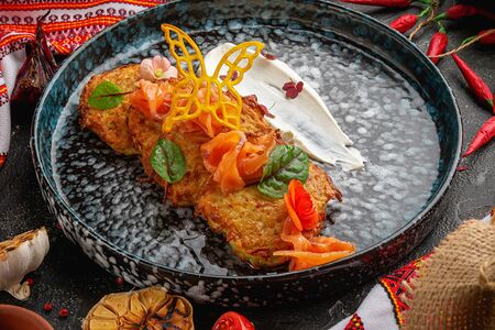 Деруны с красной рыбой