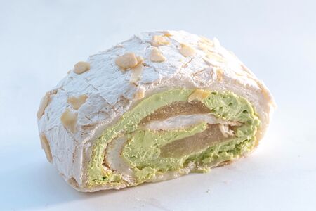 Фисташковый Меренговый рулет